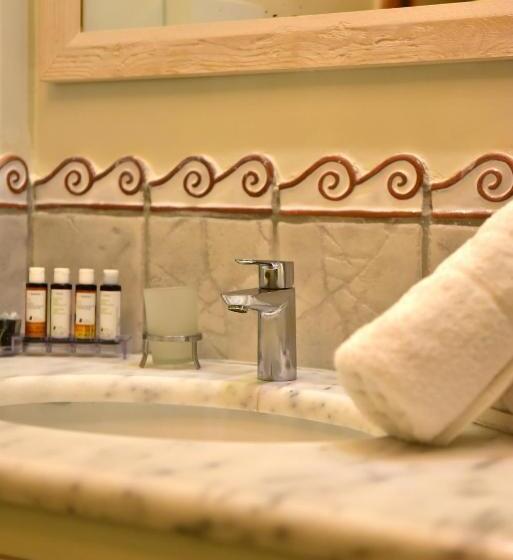 Family Suite, Angelica Boutique