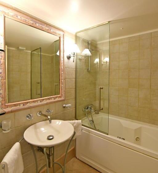 جناح جونيور, Angelica Boutique