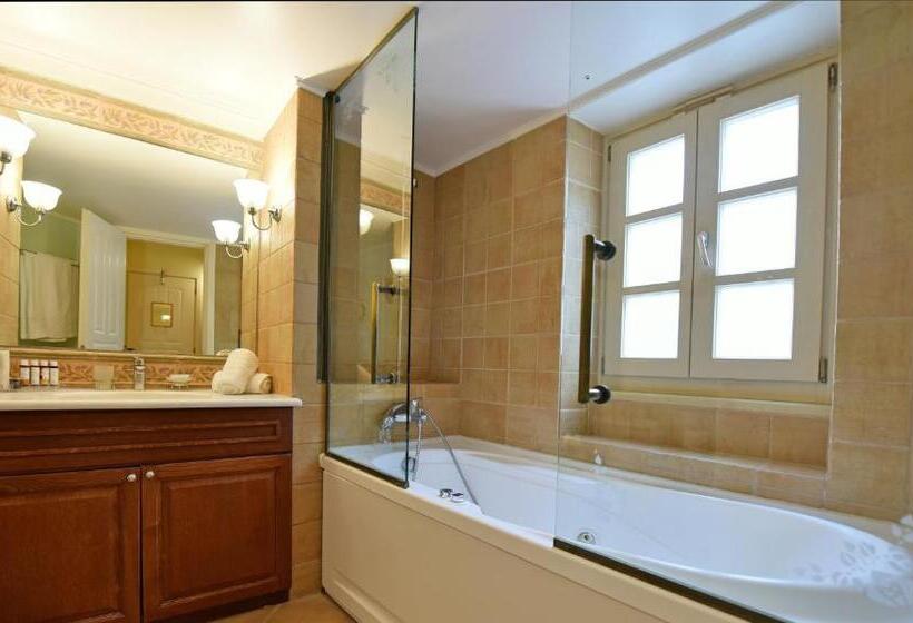 جناح جونيور, Angelica Boutique