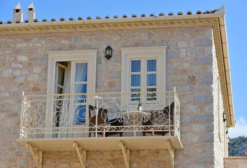 جناح جونيور, Angelica Boutique