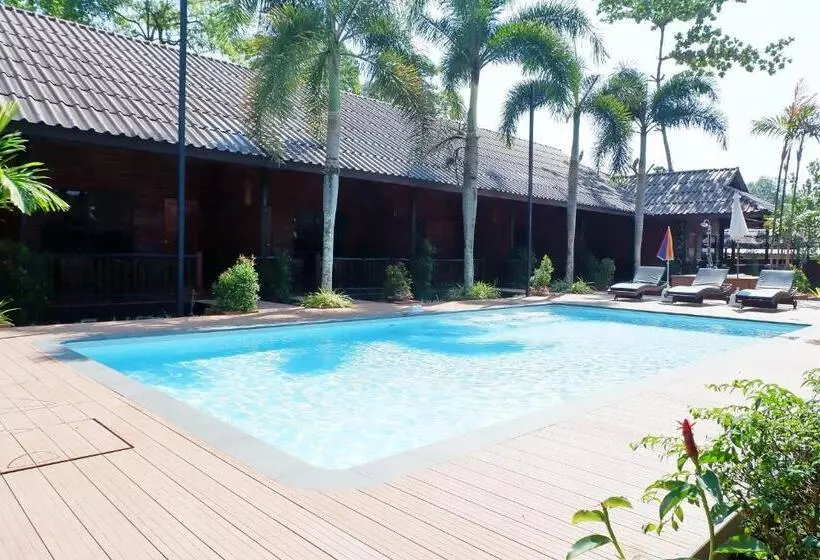 اتاق خانوادگی با چشمانداز استخر, Banpu Resort Trat