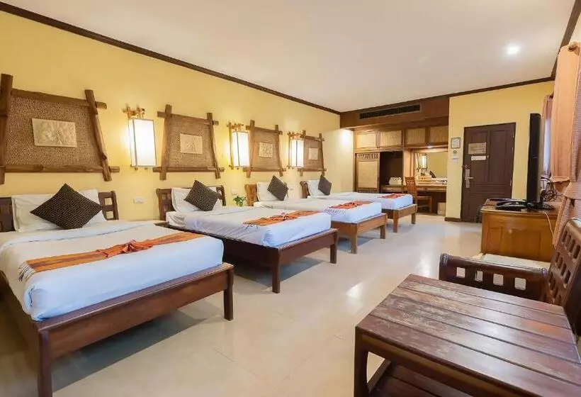 اتاق خانوادگی با چشمانداز استخر, Banpu Resort Trat