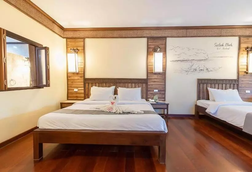 نمای استخر اتاق استاندارد چهارنفره, Banpu Resort Trat