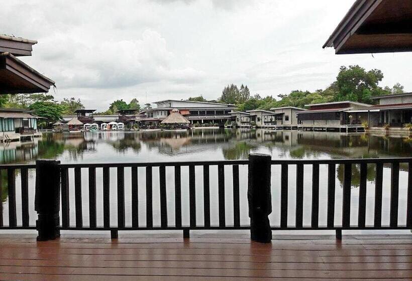 Suite with lake view, Banpu Resort Trat