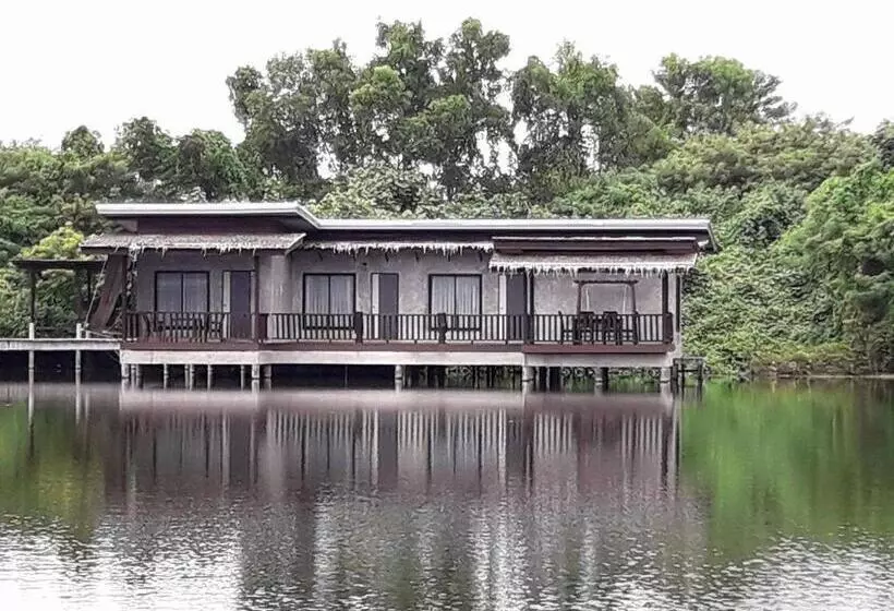 Suite with lake view, Banpu Resort Trat