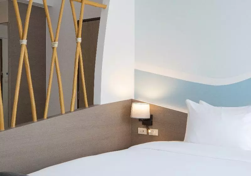 キングサイズベッドのスイートルーム, Centara Life Cha Am Beach Resort Hua Hin
