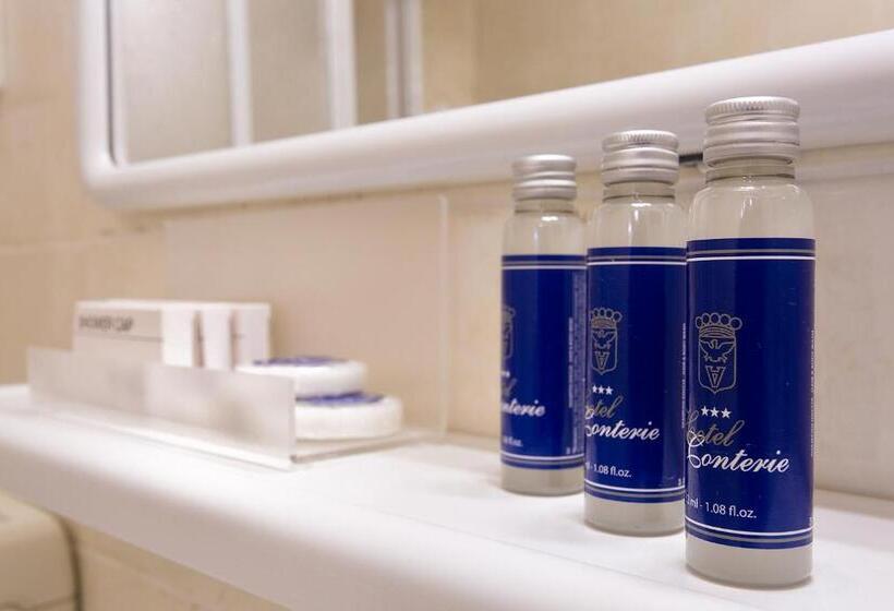 标准三人间, Conterie