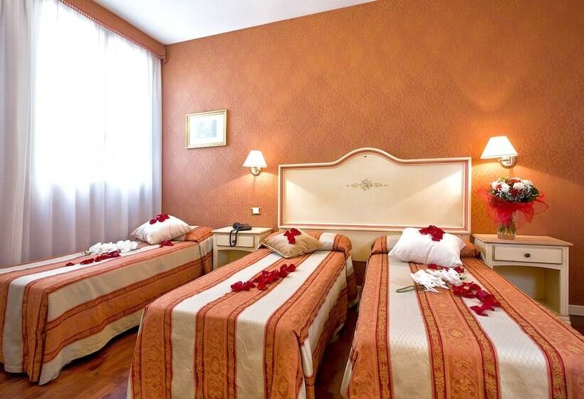 标准三人间, Conterie