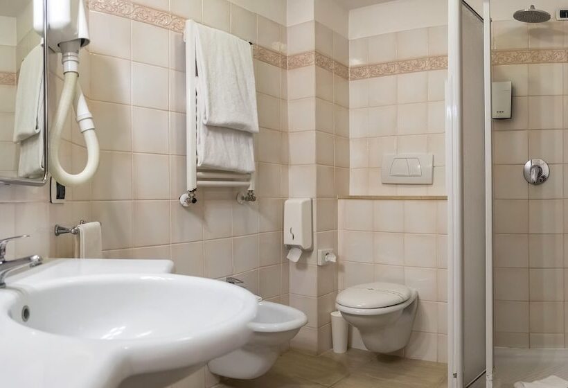 اتاق استاندارد سه نفره, Excel Hotel Roma Ciampino