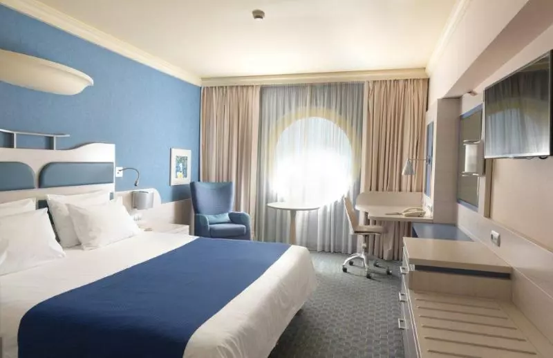 キングサイズベッドのスタンダードルーム, Holiday Inn Athens Attica Av, Airport W., An Ihg