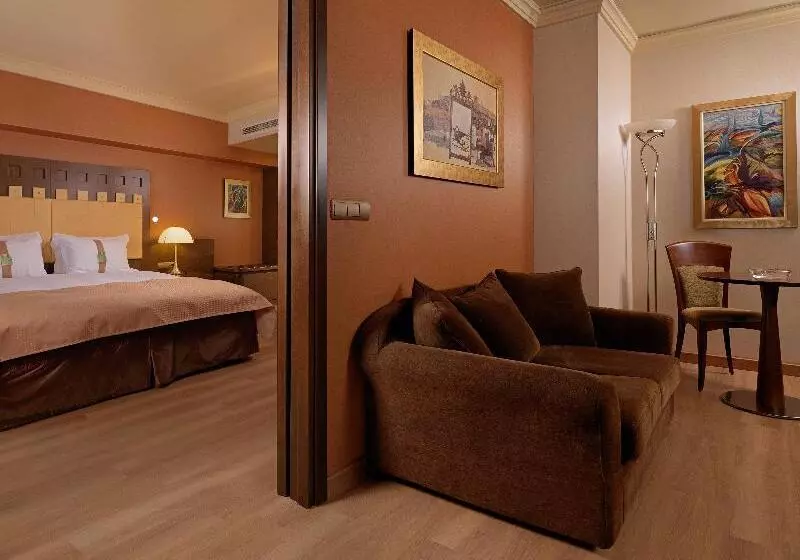 キングサイズベッドのスイートルーム, Holiday Inn Athens Attica Av, Airport W., An Ihg