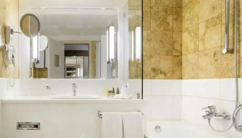 キングサイズベッドのエクゼクティブルーム, Holiday Inn Athens Attica Av, Airport W., An Ihg