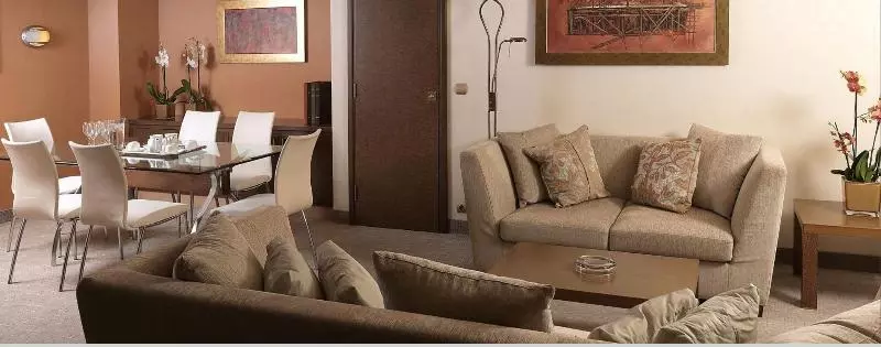 キングサイズベッドのスイートルーム, Holiday Inn Athens Attica Av, Airport W., An Ihg