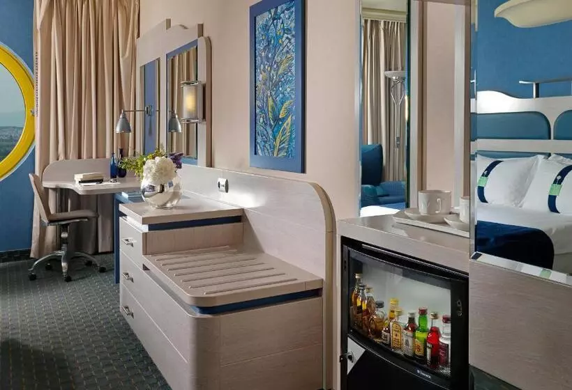 キングサイズベッドのスタンダードルーム, Holiday Inn Athens Attica Av, Airport W., An Ihg