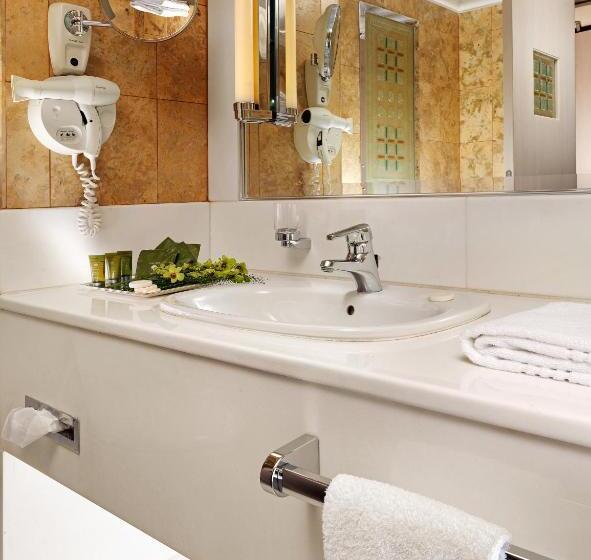キングサイズベッドのスイートルーム, Holiday Inn Athens Attica Av, Airport W., An Ihg