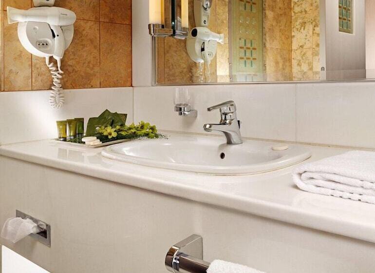 غرفة قياسية لذوى الاحتياجات الخاصة, Holiday Inn Athens Attica Av, Airport W., An Ihg