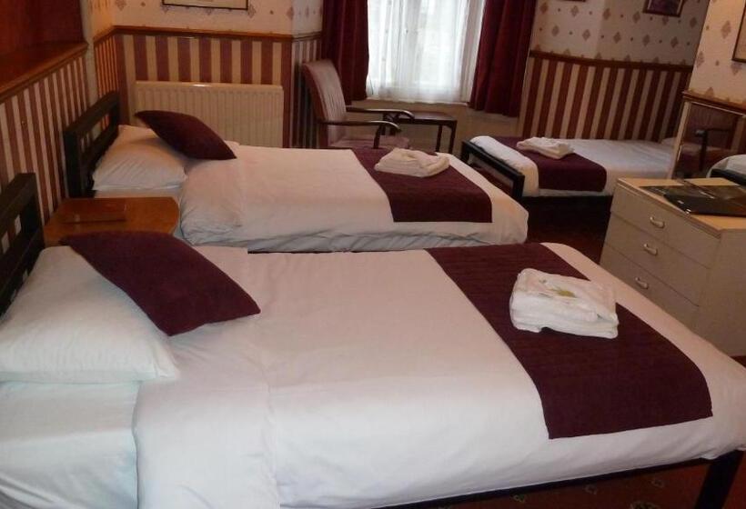 Economy Quadruple Room, Lakes Lodge Windermere