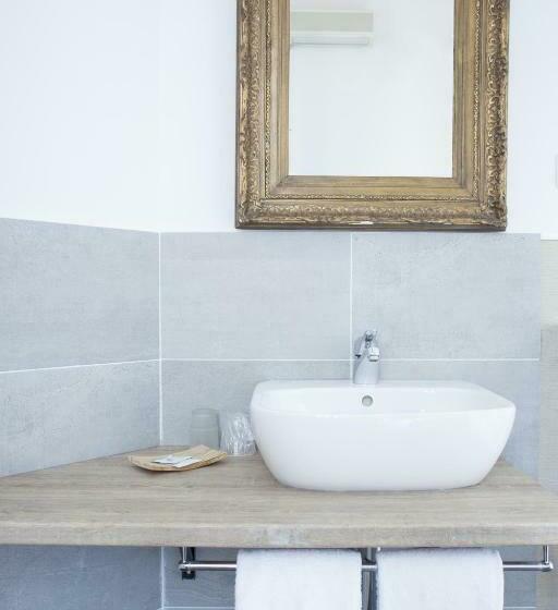 اتاق استاندارد با سرویس بهداشتی مشترک, Loggia Fiorentina