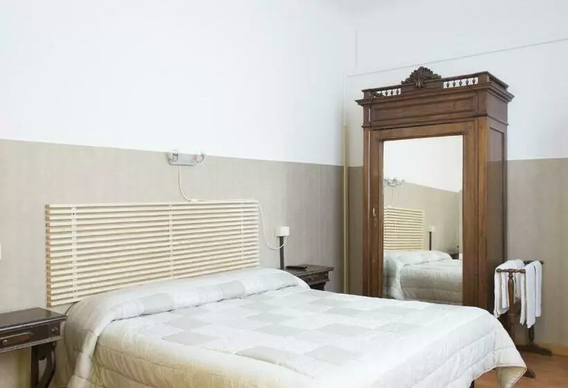 اتاق استاندارد سه تخته با سرویس بهداشتی مشترک, Loggia Fiorentina