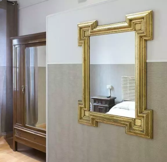 اتاق استاندارد سه تخته با سرویس بهداشتی مشترک, Loggia Fiorentina