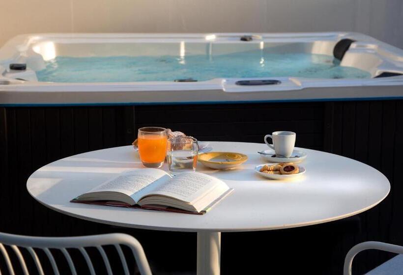 اتاق لوکس با وان آب گرم, Montespina Park