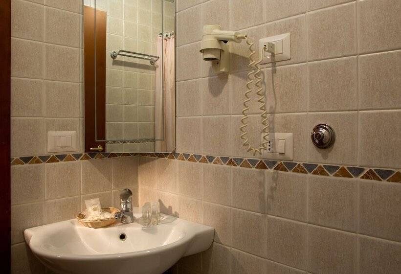 اتاق استاندارد سه نفره, Montespina Park