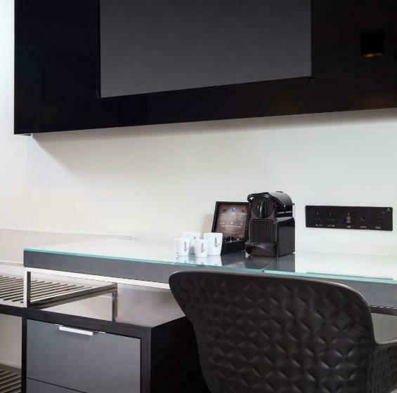 스탠다드 스튜디오, Park Plaza London Riverbank