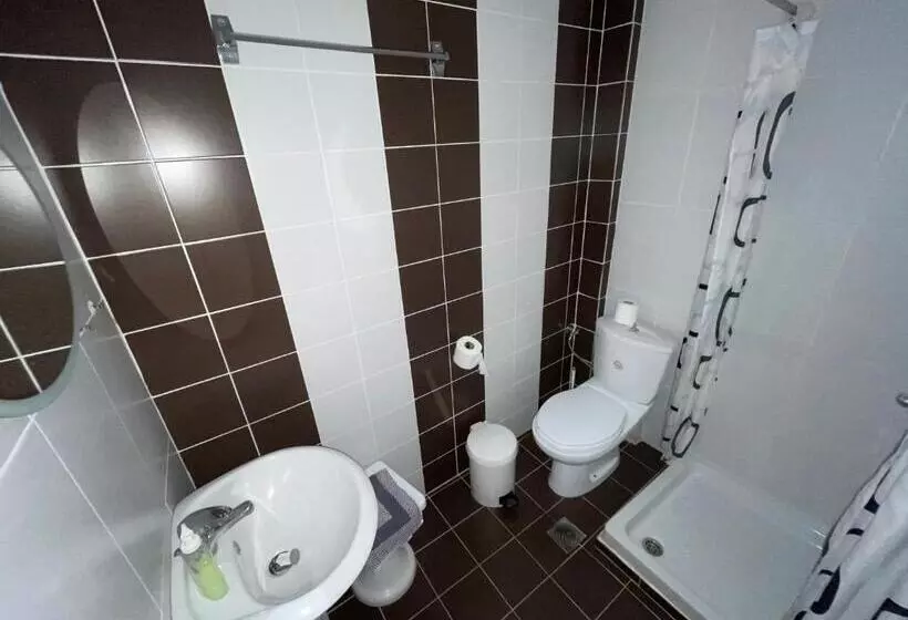 Standard Kolmen Hengen Huone, Pighi