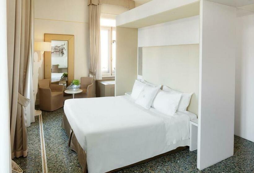 سوئیت جونیور با چشم‌انداز, Palazzo Barocci