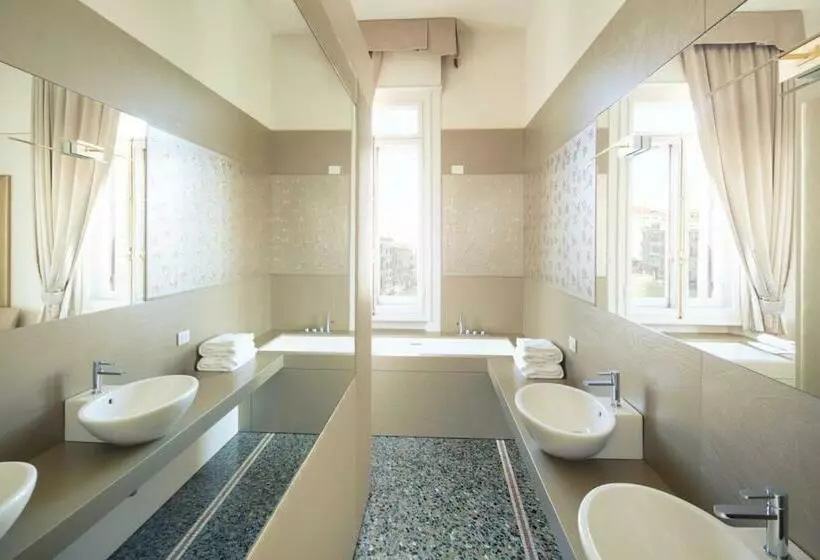 سوئیت جونیور با چشم‌انداز, Palazzo Barocci