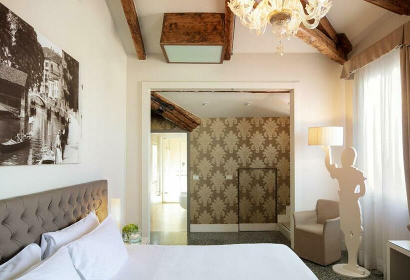 سوئیت جونیور با چشم‌انداز, Palazzo Barocci