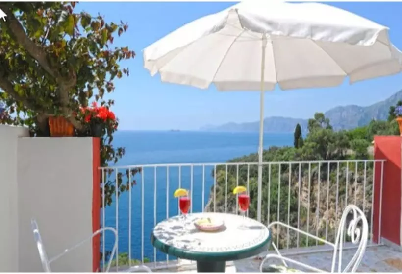 اتاق استاندارد چهار تخته با چشم‌انداز دریا, Villa Bellavista