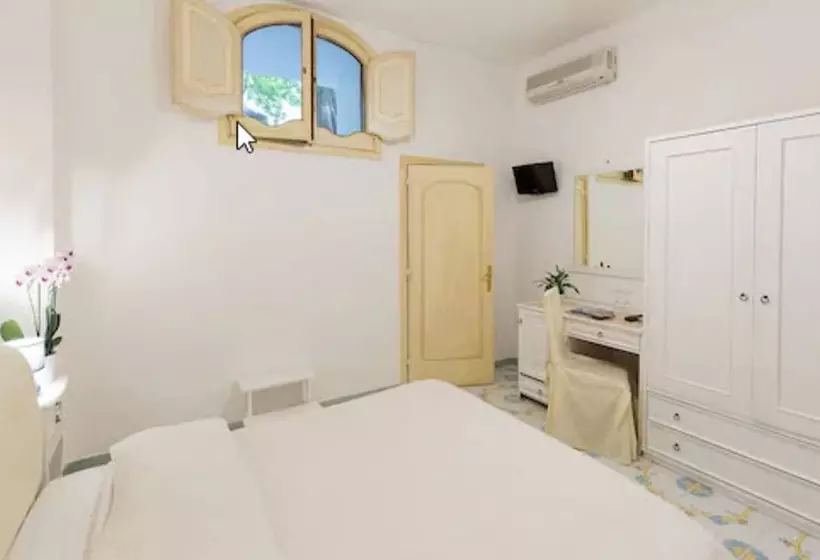 اتاق استاندارد چهار تخته با چشم‌انداز دریا, Villa Bellavista