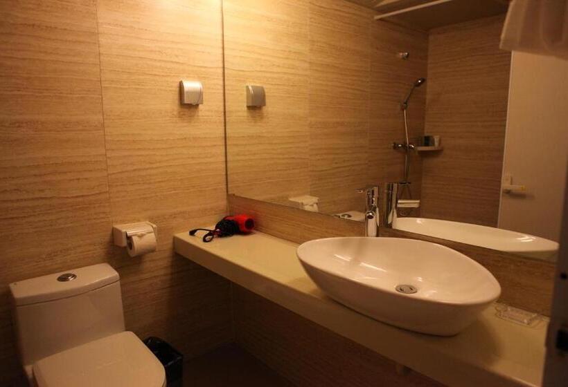 Номер Deluxe Кровать Кинг, Kaiyue Hotel Zhongshan Road St Michael S Cathedral And Zhanqiao Pier Qingdao