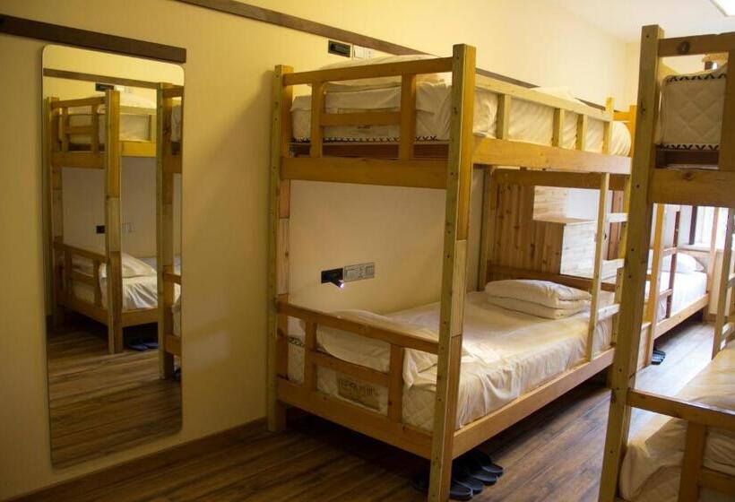 Кровать в Общей Комнате, Kaiyue Hotel Zhongshan Road St Michael S Cathedral And Zhanqiao Pier Qingdao