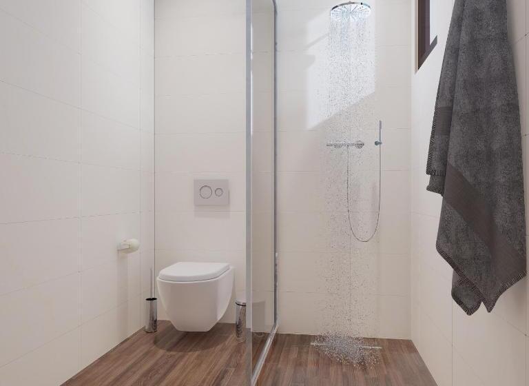 דירת חדר סופריור, Aristea