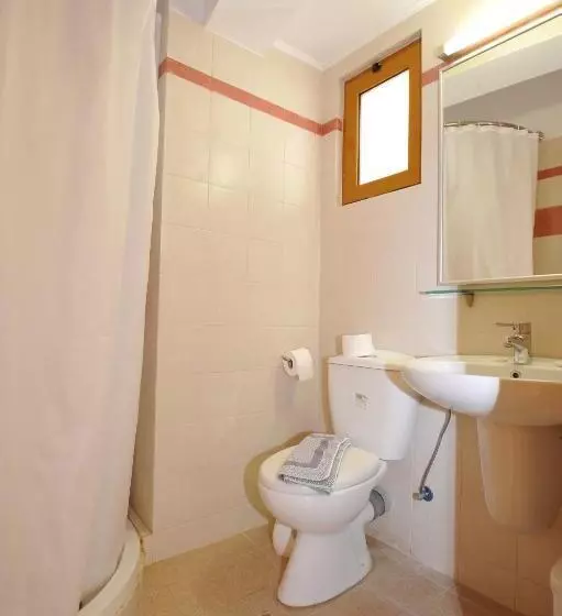 Monolocale Economy, Aristea