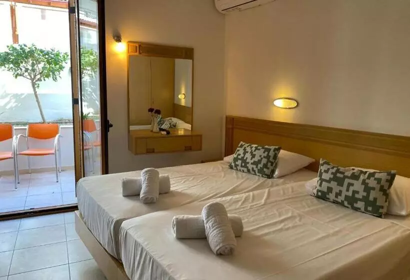 Monolocale Economy, Aristea