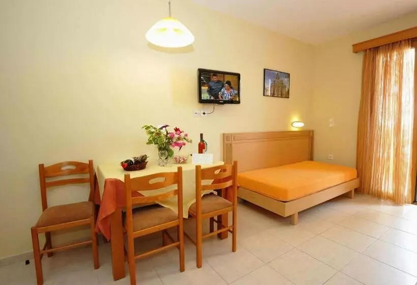 Monolocale Economy, Aristea
