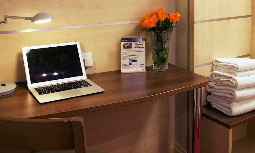 Номер Стандарт, Comfort Inn Victoria