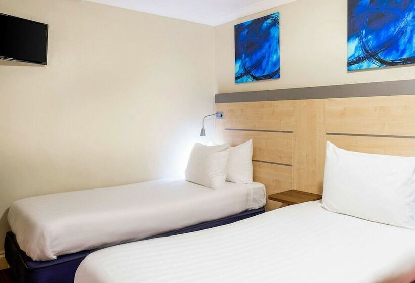 Номер Стандарт, Comfort Inn Victoria