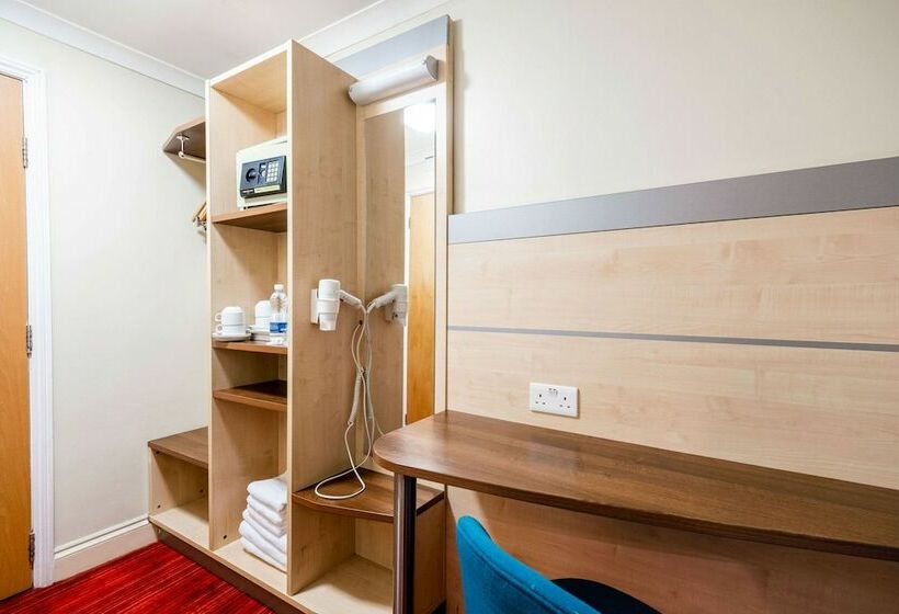 Номер Стандарт, Comfort Inn Victoria