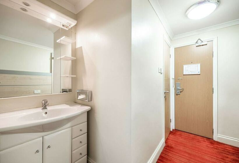 Номер Стандарт, Comfort Inn Victoria