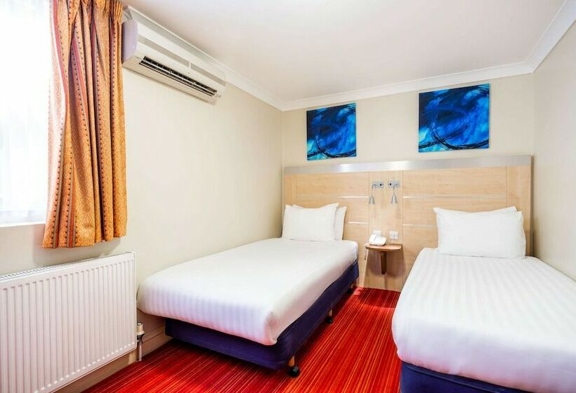 Номер Стандарт, Comfort Inn Victoria