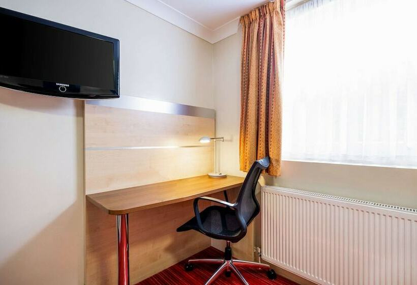 Номер Стандарт, Comfort Inn Victoria