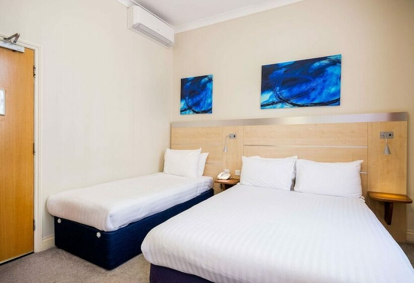 Номер Стандарт Трехместный, Comfort Inn Victoria