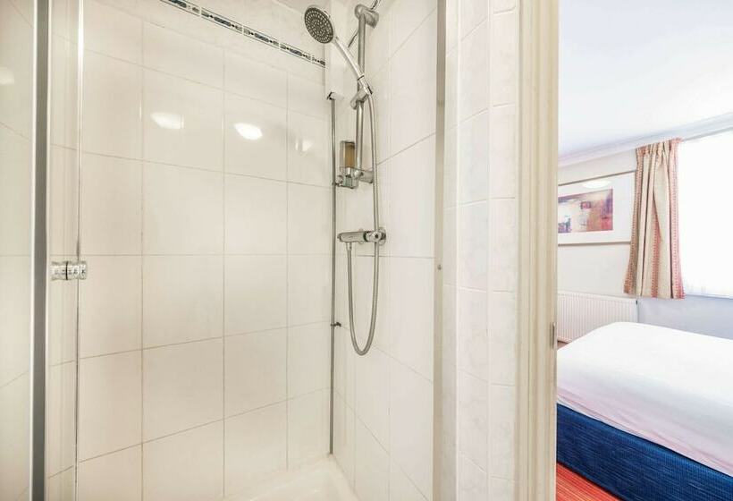 Номер Стандарт Трехместный, Comfort Inn Victoria