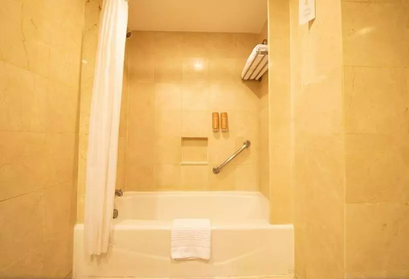 سوییت پرستیژ, Emporio Acapulco