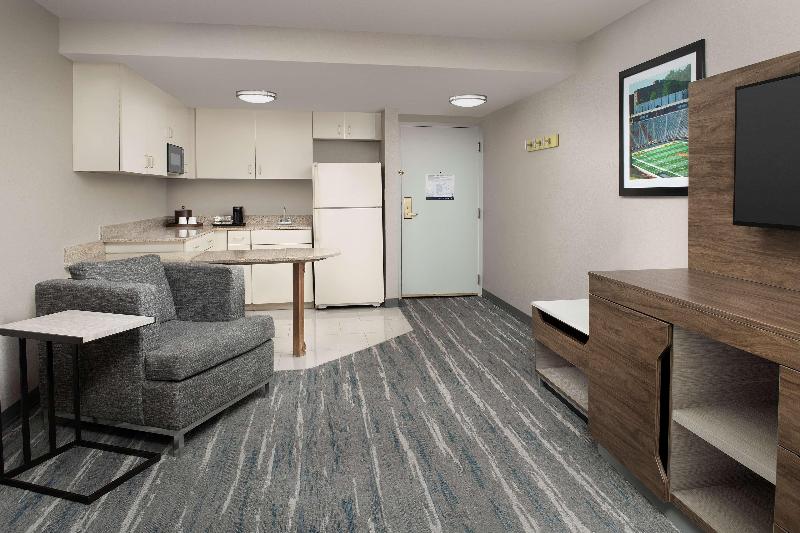 스위트 킹사이즈 침대, Hampton Inn College Park