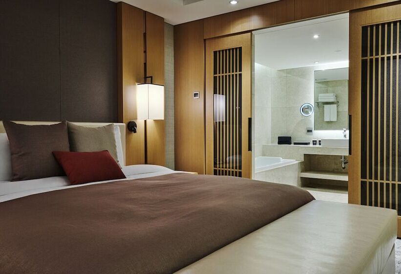 إستوديو قياسى, Hyundai By Lahan Ulsan